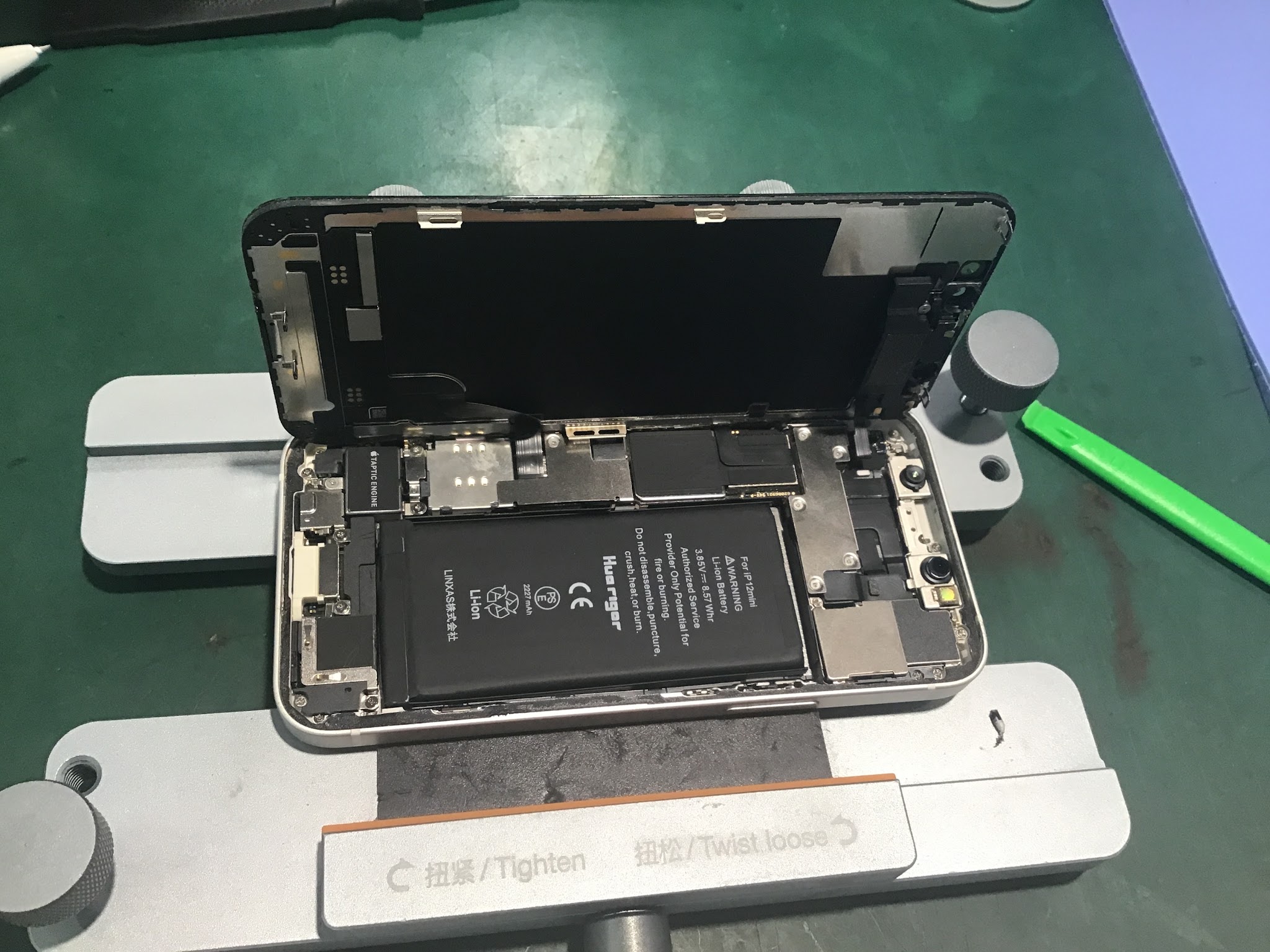 iPhone12miniのバッテリー交換は、データそのまま・即日修理のスマホ修理工房秋津店へ！